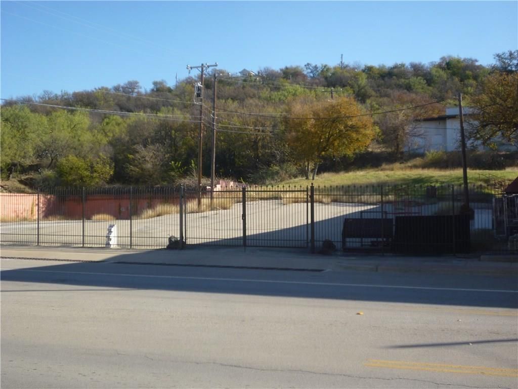 416 N Oak Ave, Mineral Wells, TX 76067
